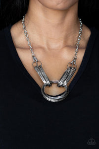 Lip Sync Links Silver Necklace Set